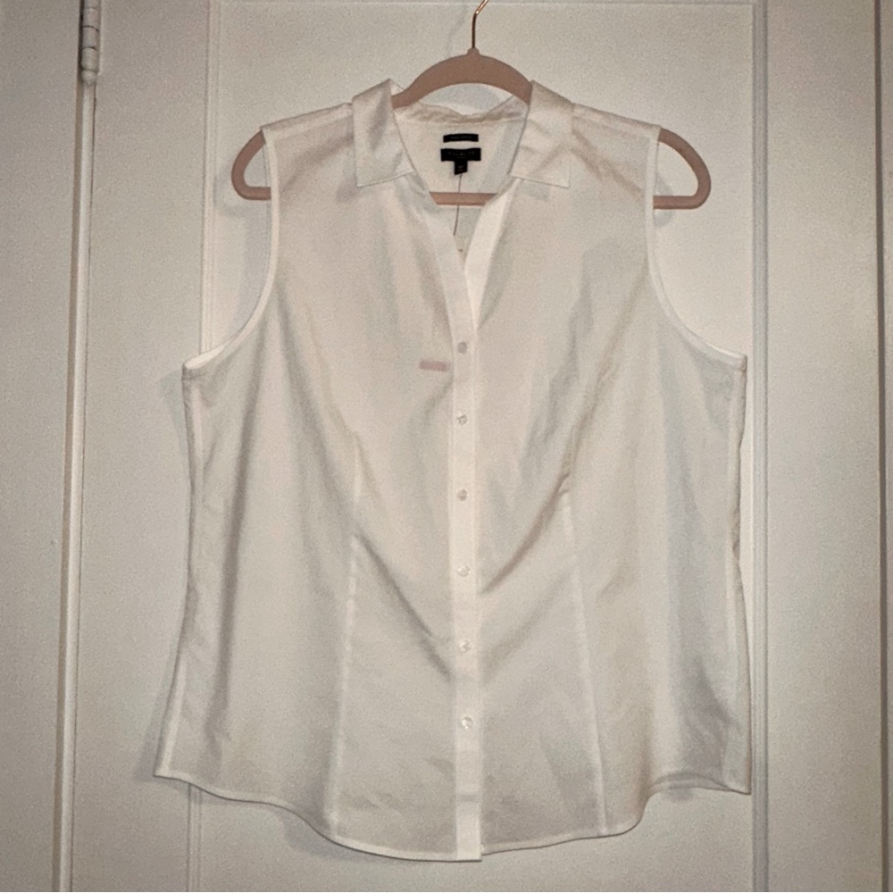 Talbots sleeveless top. Size 16P. NWT.